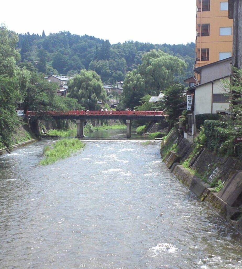 宮川と赤い中橋